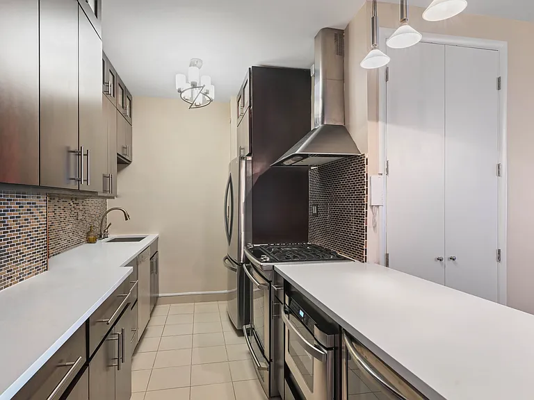 60 E 8th St #11D — Photo 7
