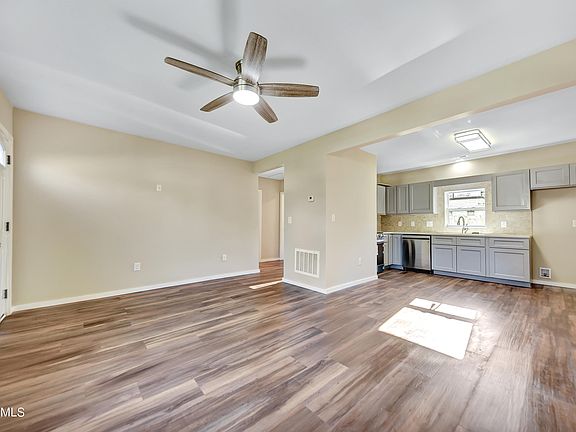 5th image of 2100 Woodbine Ave