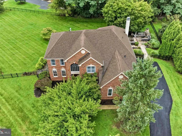 1104 Goshawk Cir, Audubon, PA 19403