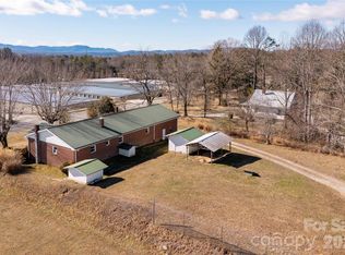 22 Madrid Ln, Hendersonville, NC 28792