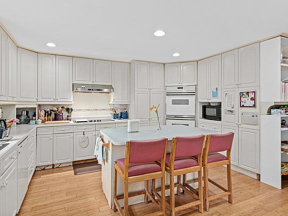 4th image of 1870 Laurel Ave