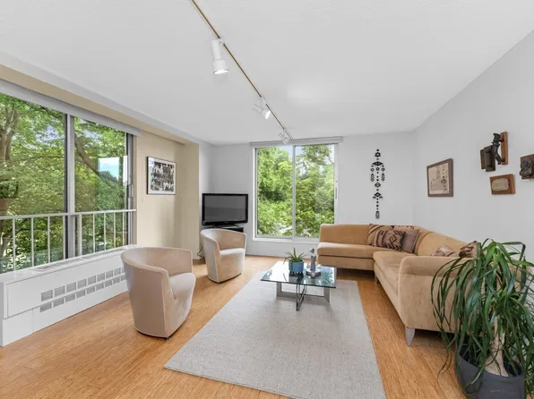 99 Pond Ave APT 506, Brookline, MA 02445