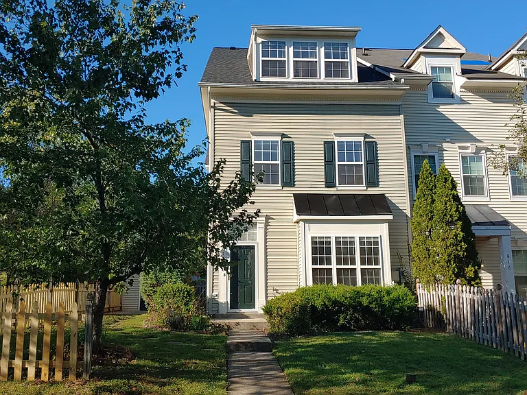 814 Estuary Dr — Photo 1
