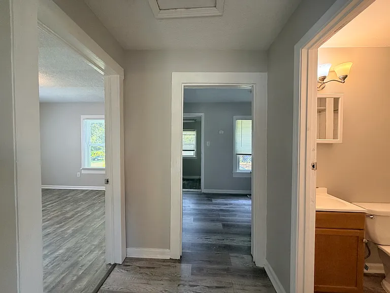 644 Gunn St — Photo 12