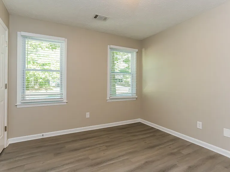 275 Oak St — Photo 15