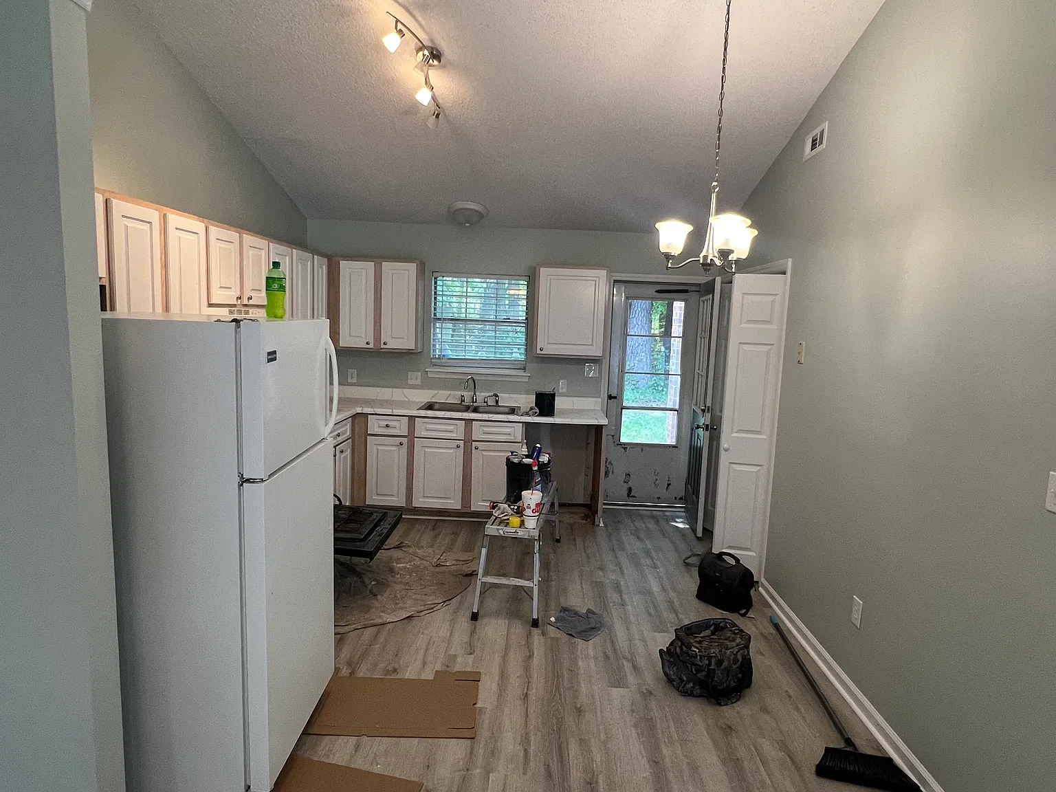 1806 Summerhaven Dr — Photo 2