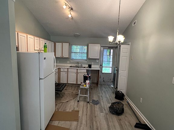 2nd image of 1806 Summerhaven Dr #B