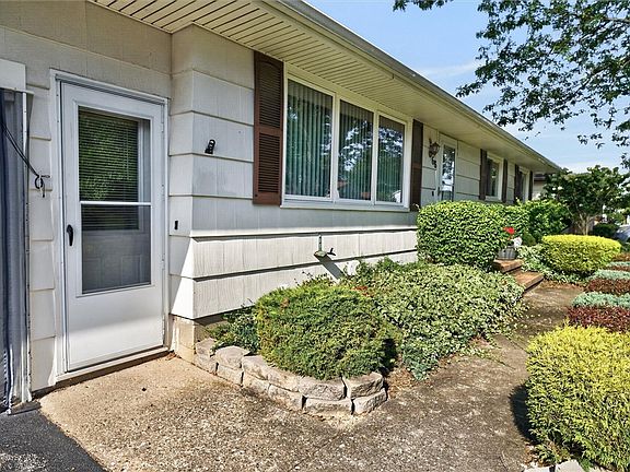 3rd image of 68 Valencia Dr