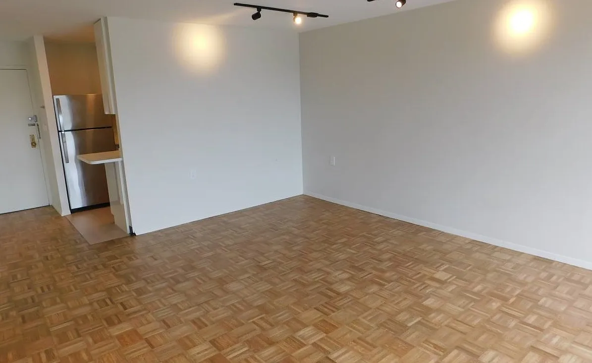 2 bed, 880 sqft, $3,800 — Photo 2