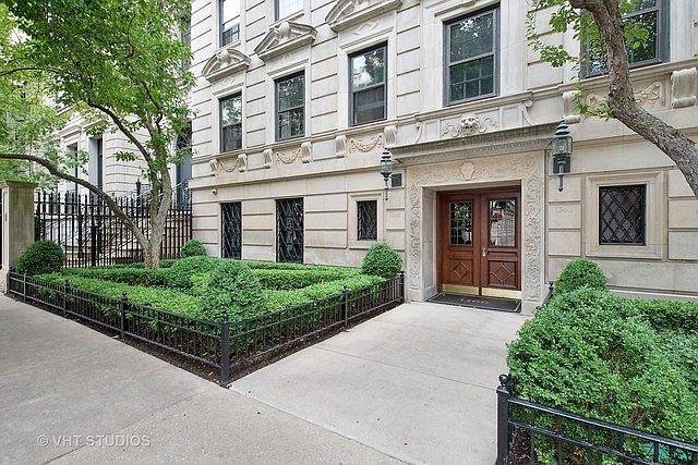 1st image of 1366 N Dearborn St APT 2C