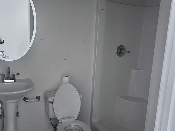 3rd image of 1627 W Main St APT 1