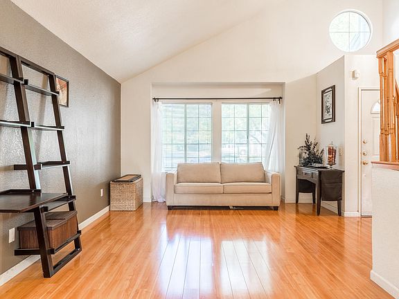 4th image of 8222 Derbyshire Cir