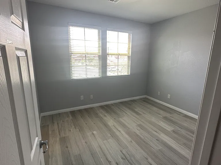 576 Glassford Ct — Photo 21
