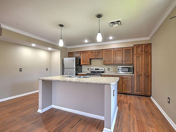 5th image of 1904 W Manor Ct #C