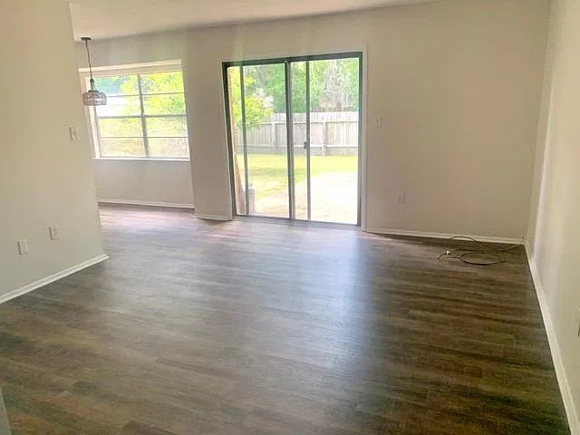 3 bed, 1343 sqft, $2,000 — Photo 3
