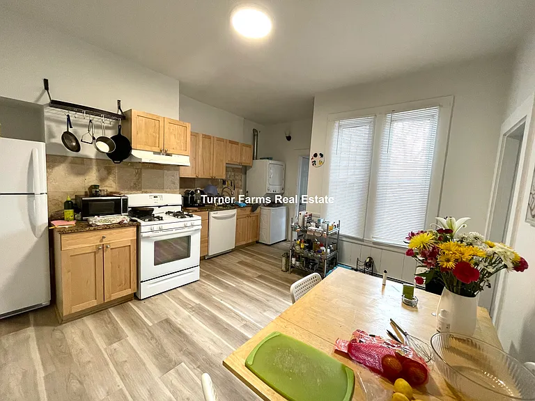 254 Windsor St #2 — Photo 1