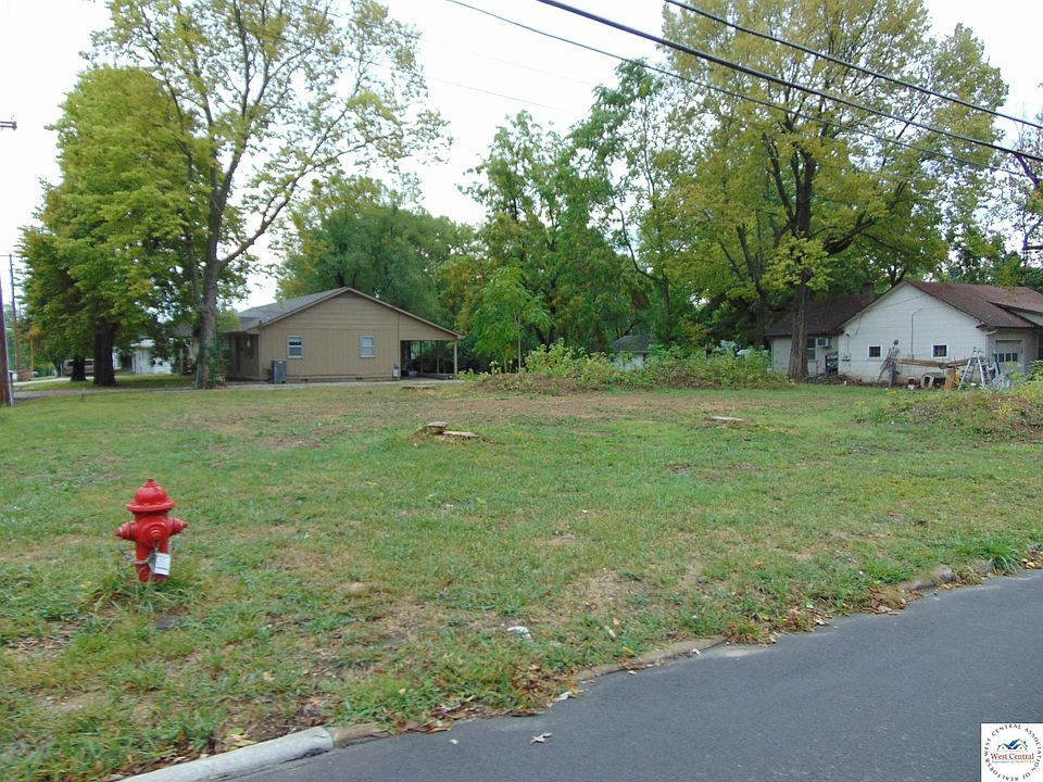 2nd image of 404 N 3rd St