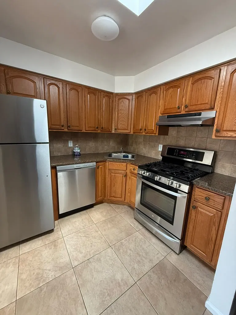 3 bed, $3,200 — Photo 1
