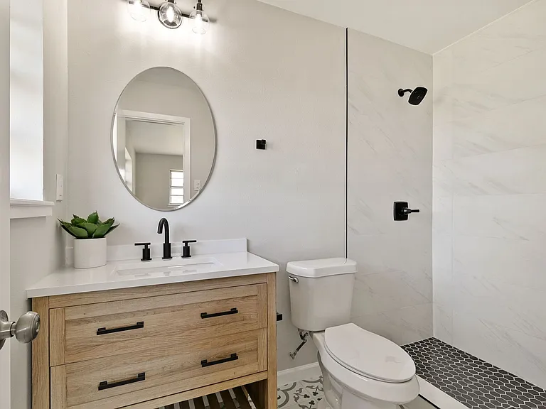 609 S Farmington Rd — Photo 25