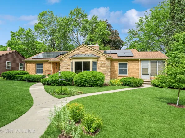 1207 S 3rd St, St Charles, IL 60174