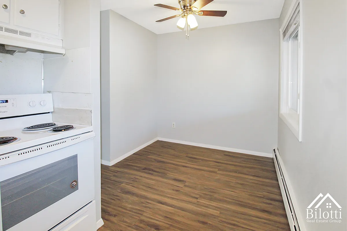 Building Photo - 301 Oaklawn Ave