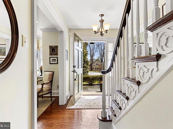 2nd image of 8 Cedarbrook Rd