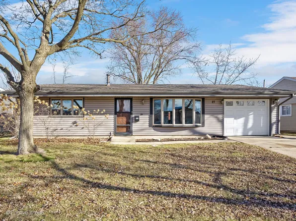 27 Hawthorne Ln, Streamwood, IL 60107