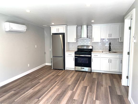 3rd image of 1419 S Bonnie Brae St #3/4