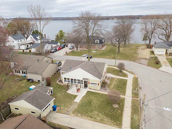 3rd image of 637 Lakecrest Dr