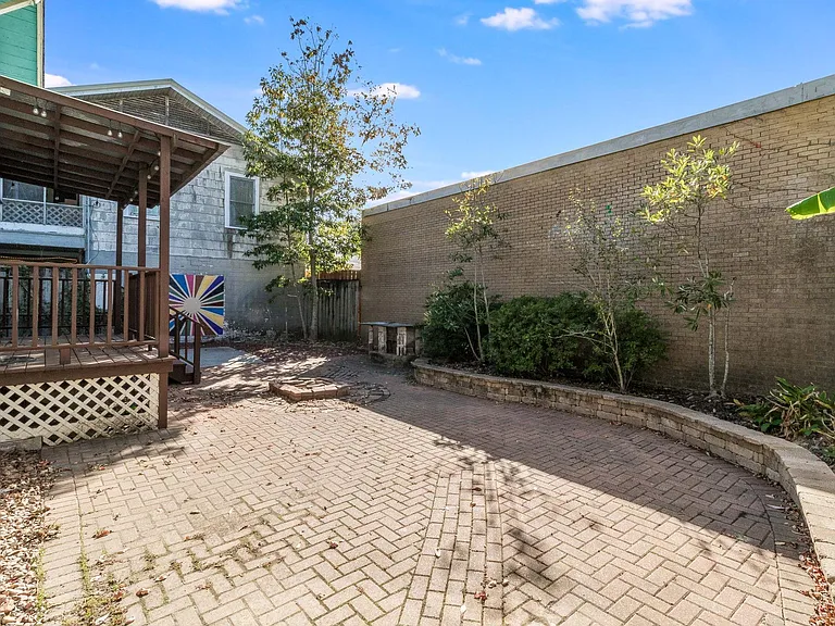 510 Garfield St — Photo 17
