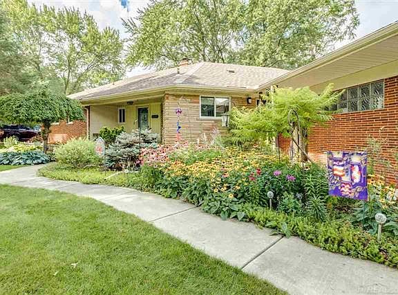 3rd image of 36117 Acton St