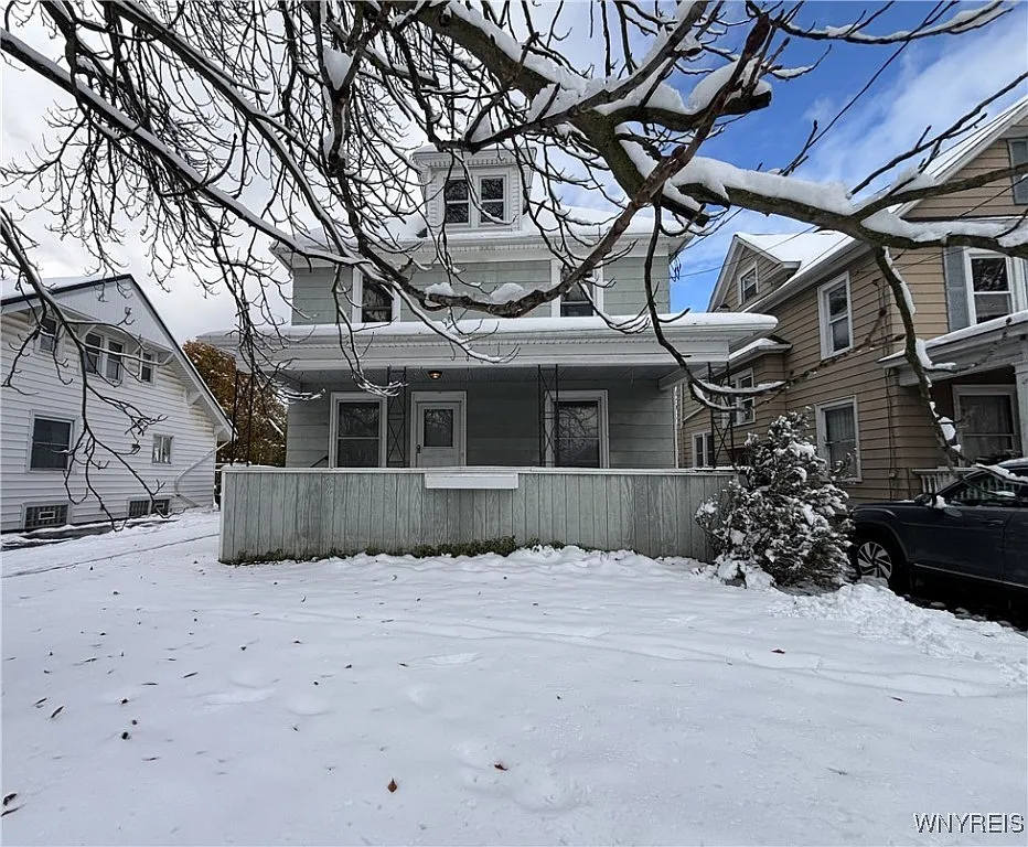 459 East Ave photo 1