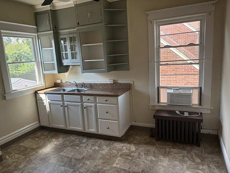 385 Lawson Ave #2 — Photo 4