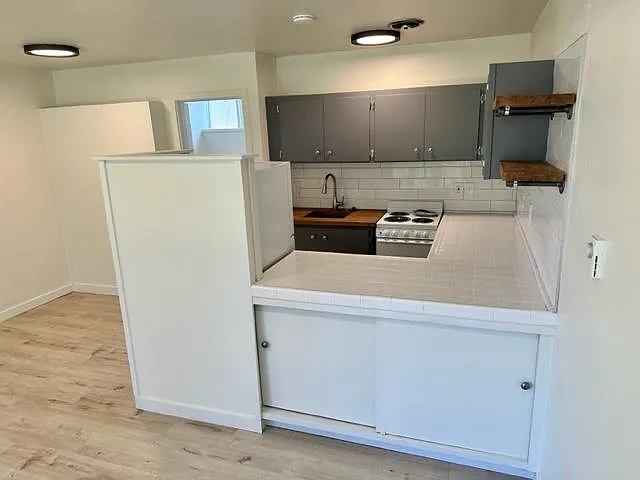 Kitchen bar