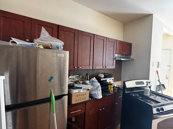 49 Vernon Avenue image 1 of 9