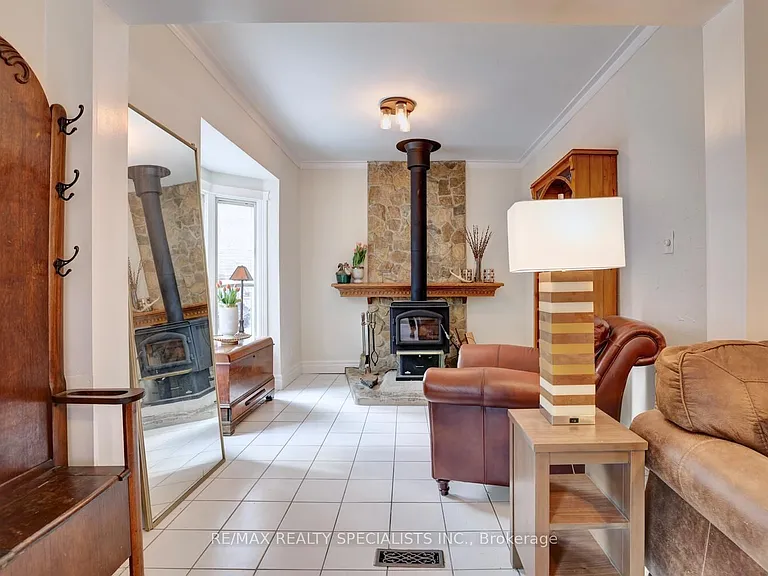 17 Foster St — Photo 6