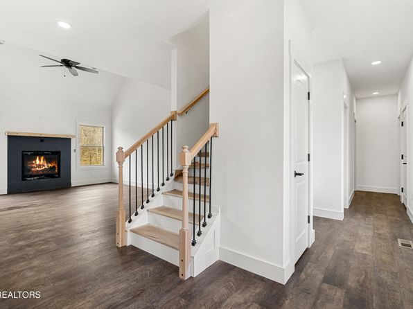 101 Cherry Oak Dr, Oak Ridge, TN 37830