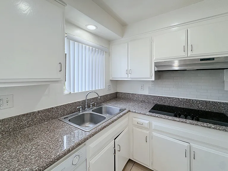 1218 Pine St #201 — Photo 10