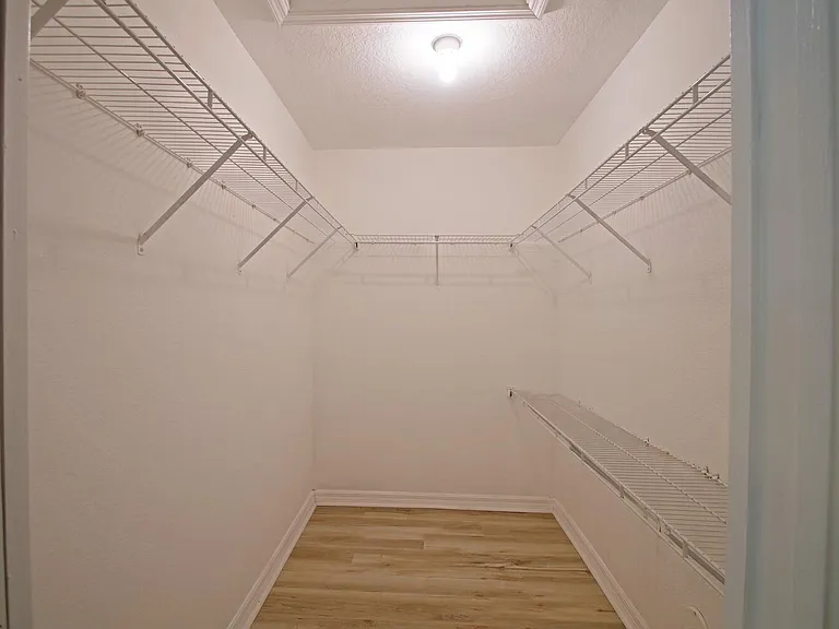 1904 SW 60th Ave #1 — Photo 4
