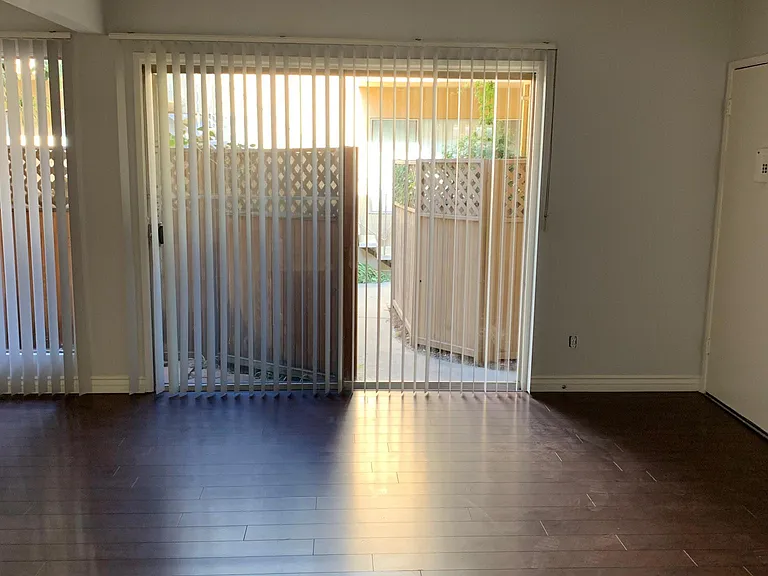 1035 N Edinburgh Ave #5 — Photo 14