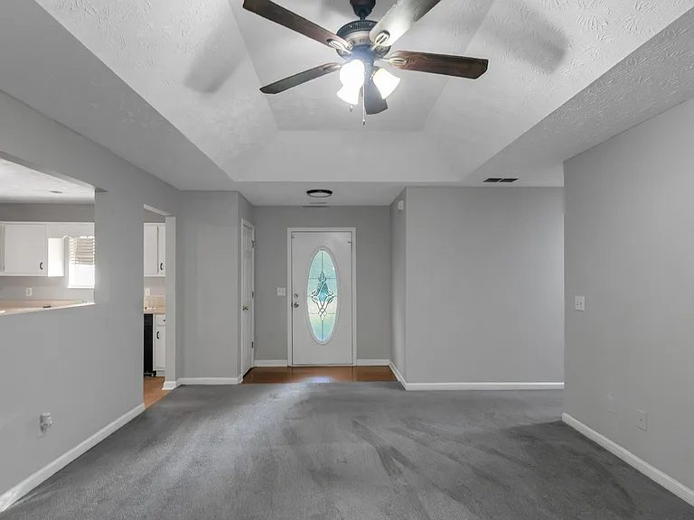 585 Mountainview Dr — Photo 6