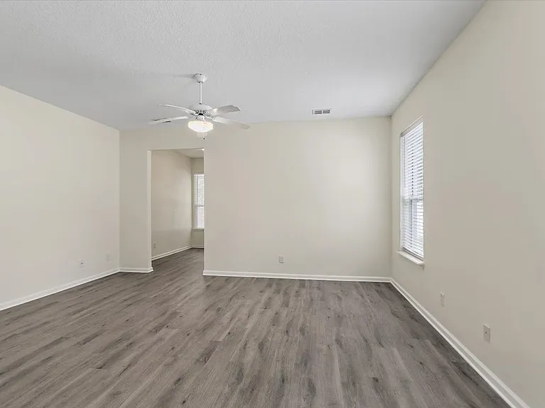 8884 Hampton Landing Dr E — Photo 17