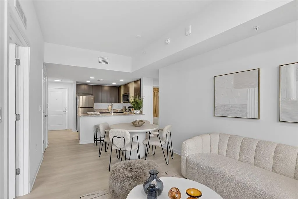 2 bed, 2.0 bath, 1023 sqft, $1,850 — Photo 3