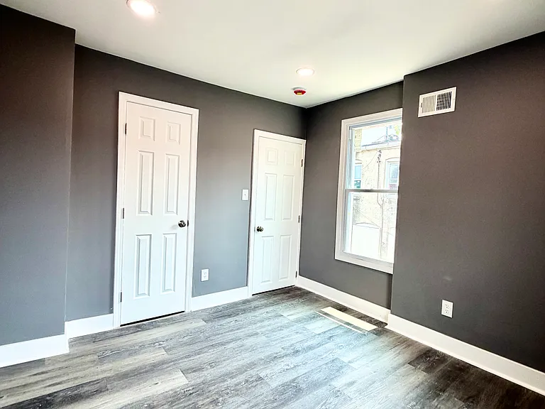 500 N Port St — Photo 15