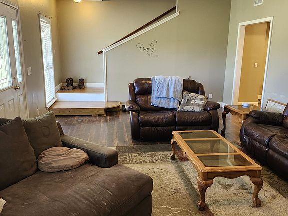 5th image of 12 Austin Ln