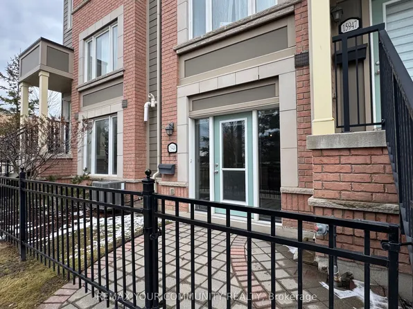 15949 Bayview Ave, Aurora, ON L4G 0S3