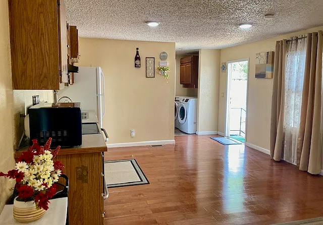 3 bed, 894 sqft, $1,425 — Photo 4