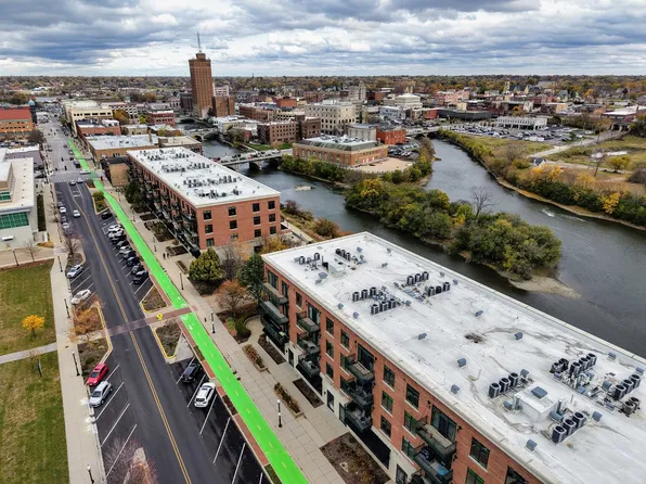 160 S River St Unit 206, Aurora, IL 60506