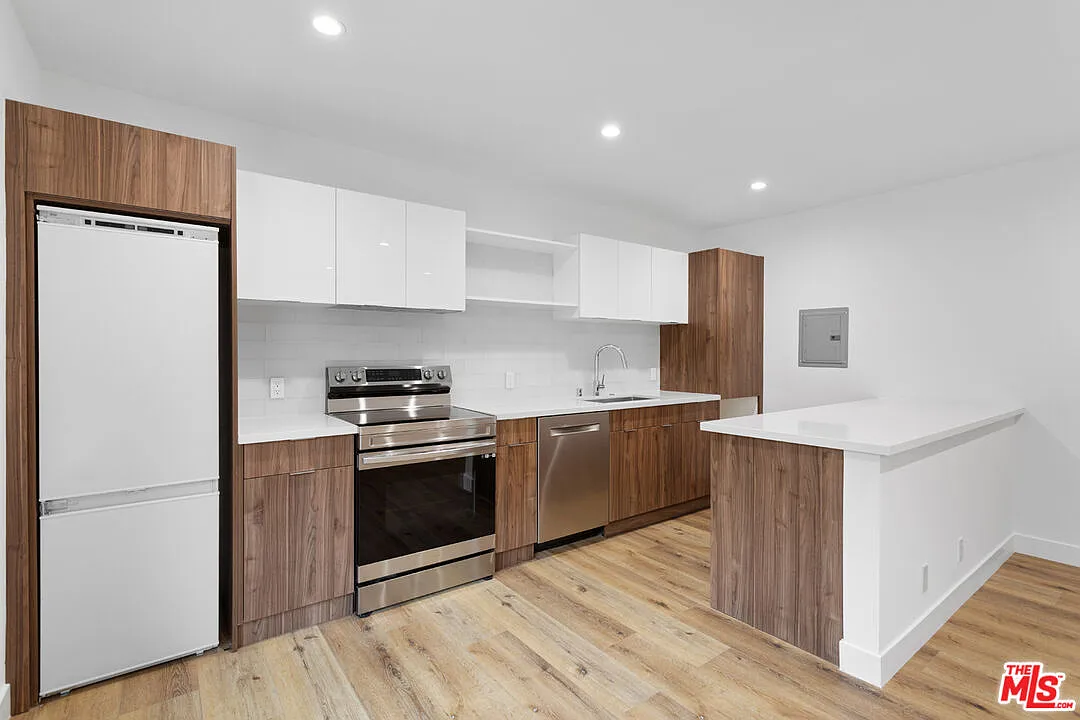1 bed, 1.0 bath, 576 sqft, $3,000 — Photo 4