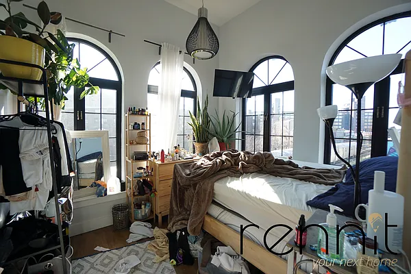 Rented by Rennit Inc. | media 23